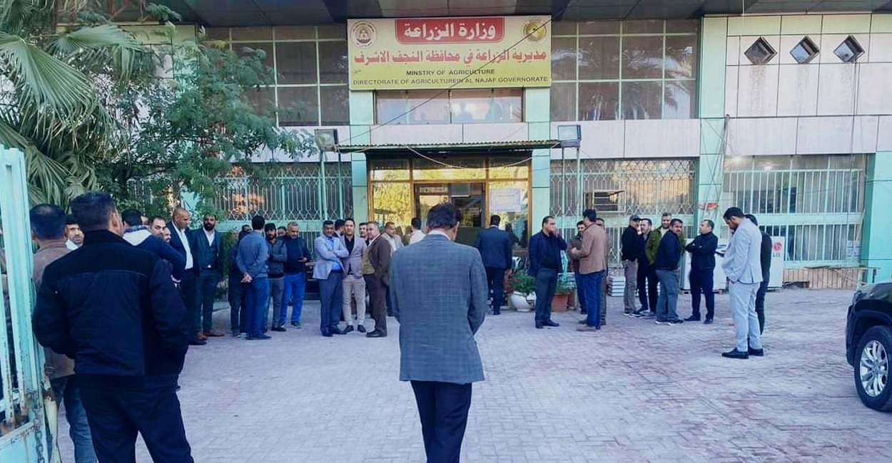موظفو مديرية الزراعة في النجف يضربون عن الدوام بسبب تأخر رواتبهم