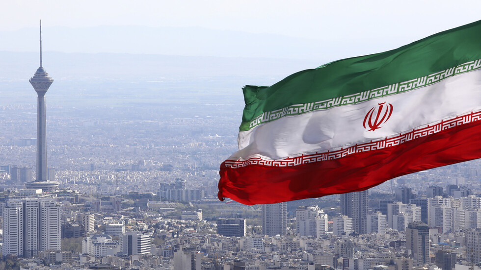 إيران تهدد إسرائيل: سنستخدم عنصر المفاجأة في الردّ العسكري