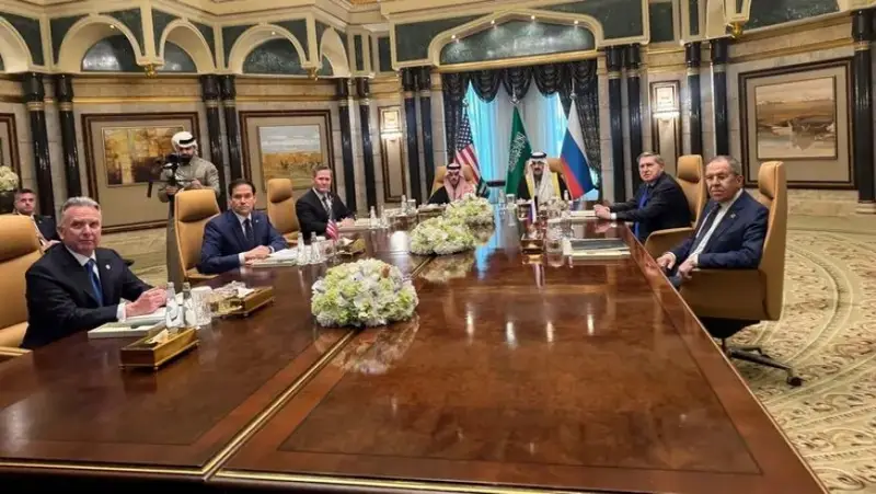 إنطلاق المباحثات الأمريكية - الروسية حول أوكرانيا في السعودية