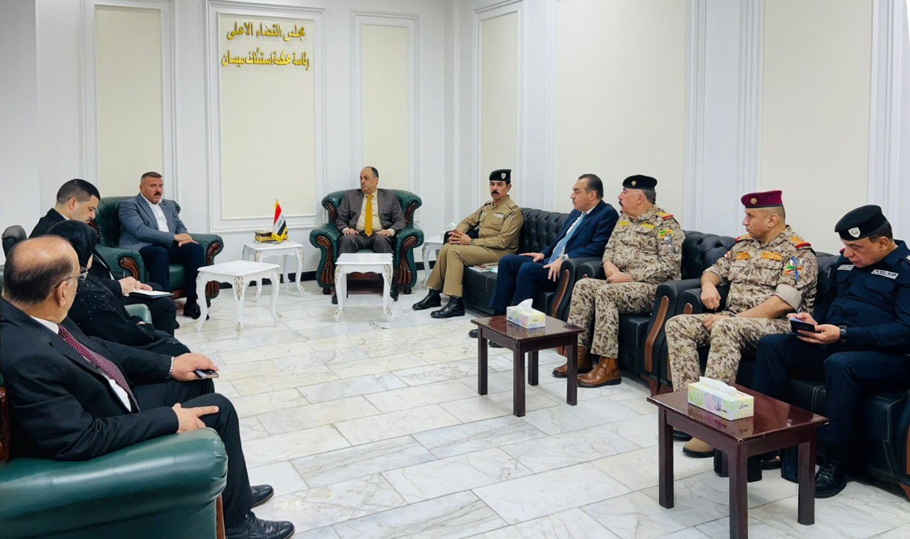 وزير الداخلية يبحث تسريع تنفيذ أوامر القبض بحق المجرمين وتجار المخدرات مع قضاة ميسان
