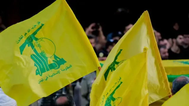 حزب الله يرفض قرار سحب اعتماد السفير الإيراني ويصفه بـ"المتهور"