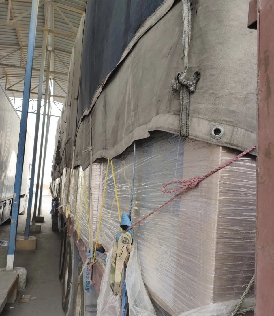 ضبط شاحنتين في منفذ طريبيل بسبب التلاعب بالبيانات الجمركية