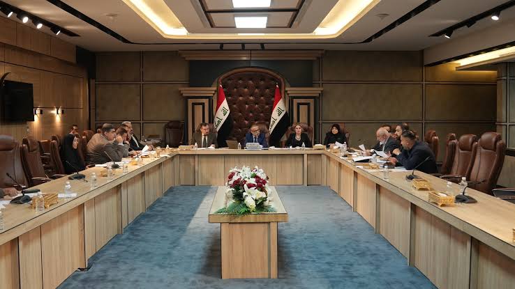 المالية النيابية تكشف تفاصيل قانون الإجازة طويلة الأجل